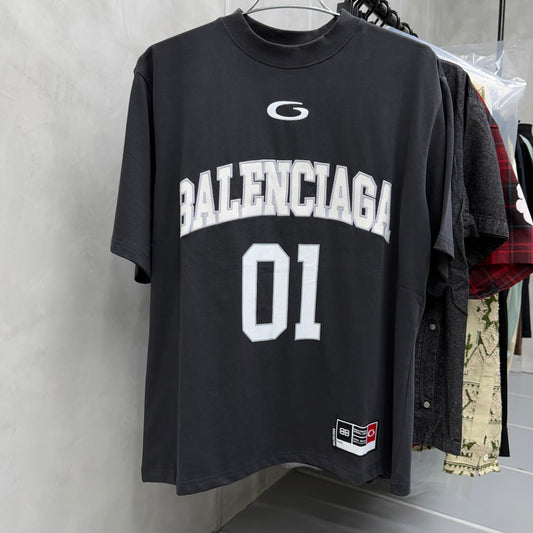 Balenciaga T-shirt 001 (XS FITS UPTO XL)