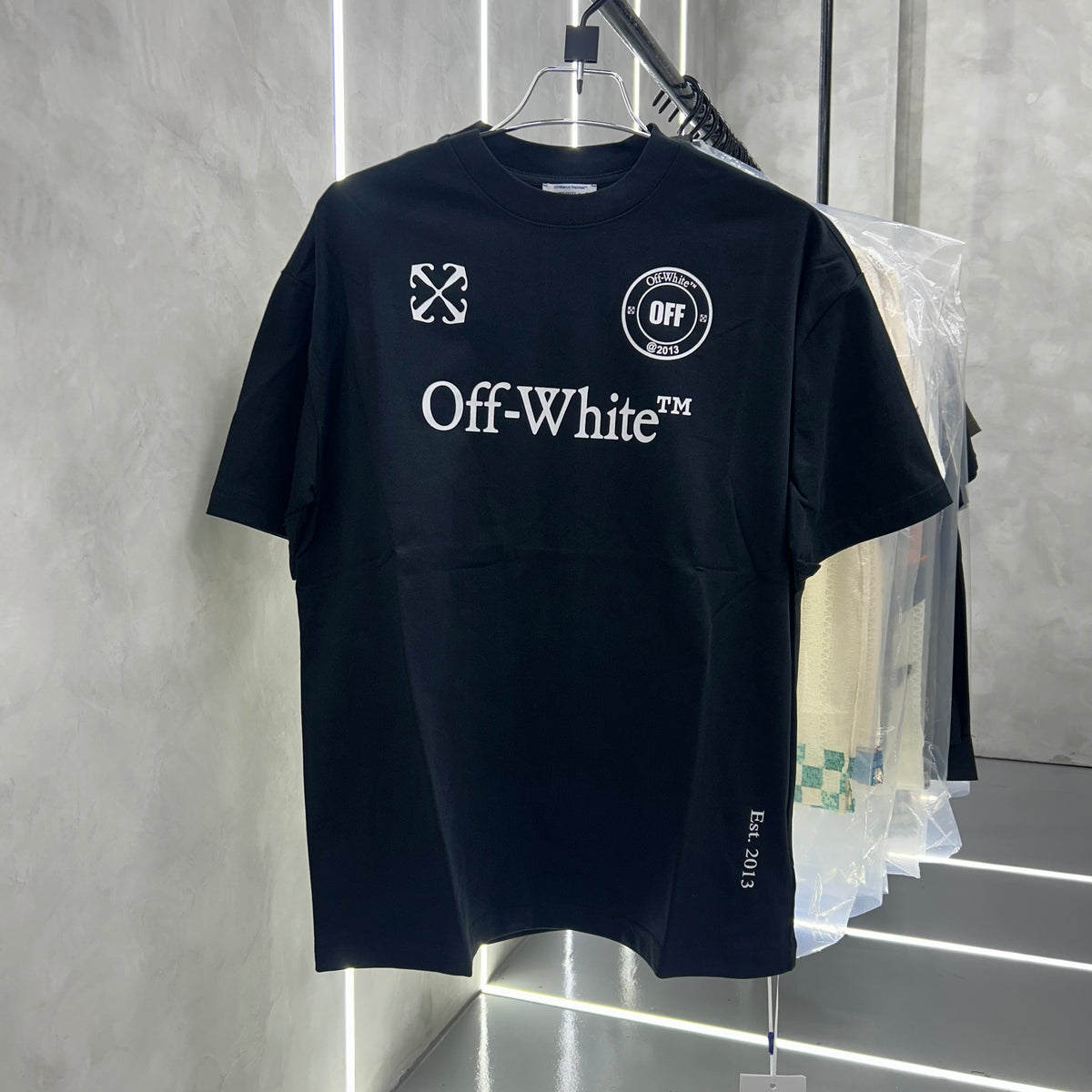Off-white T-shirt 001 (XS FITS UPTO XL)